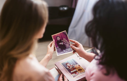 The Perfect Holiday Gift for Your Parents: Digitizing Their Memories